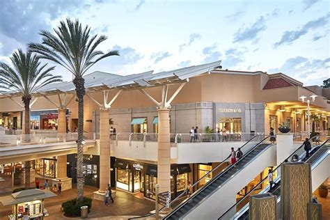 fashion valley san diego stores.